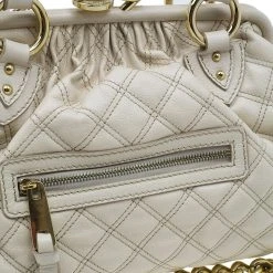 Marc Jacobs Beige Quilted Leather Stam Shoulder Bag For Women 22 Marc Jacobs Beige Quilted Leather Stam Shoulder Bag For Women -Marc Jacobs shop luxury women marc jacobs used handbags p39715 0008
