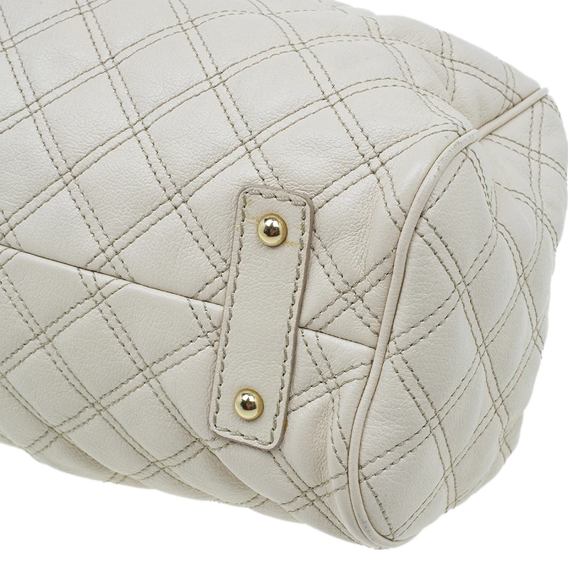 Marc Jacobs Beige Quilted Leather Stam Shoulder Bag For Women 11 Marc Jacobs Beige Quilted Leather Stam Shoulder Bag For Women - Image 11