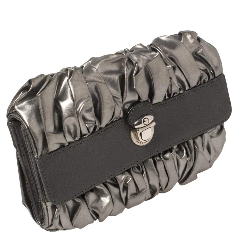 Marc Jacobs Mark Jacobs Metallic/Grey Gathered Coated Canvas And Leather Pushlock Clutch For Women 3 Marc Jacobs Mark Jacobs Metallic/Grey Gathered Coated Canvas And Leather Pushlock Clutch For Women - Image 3