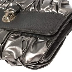 Marc Jacobs Mark Jacobs Metallic/Grey Gathered Coated Canvas And Leather Pushlock Clutch For Women 20 Marc Jacobs Mark Jacobs Metallic/Grey Gathered Coated Canvas And Leather Pushlock Clutch For Women -Marc Jacobs shop luxury women marc jacobs used handbags p459641 005