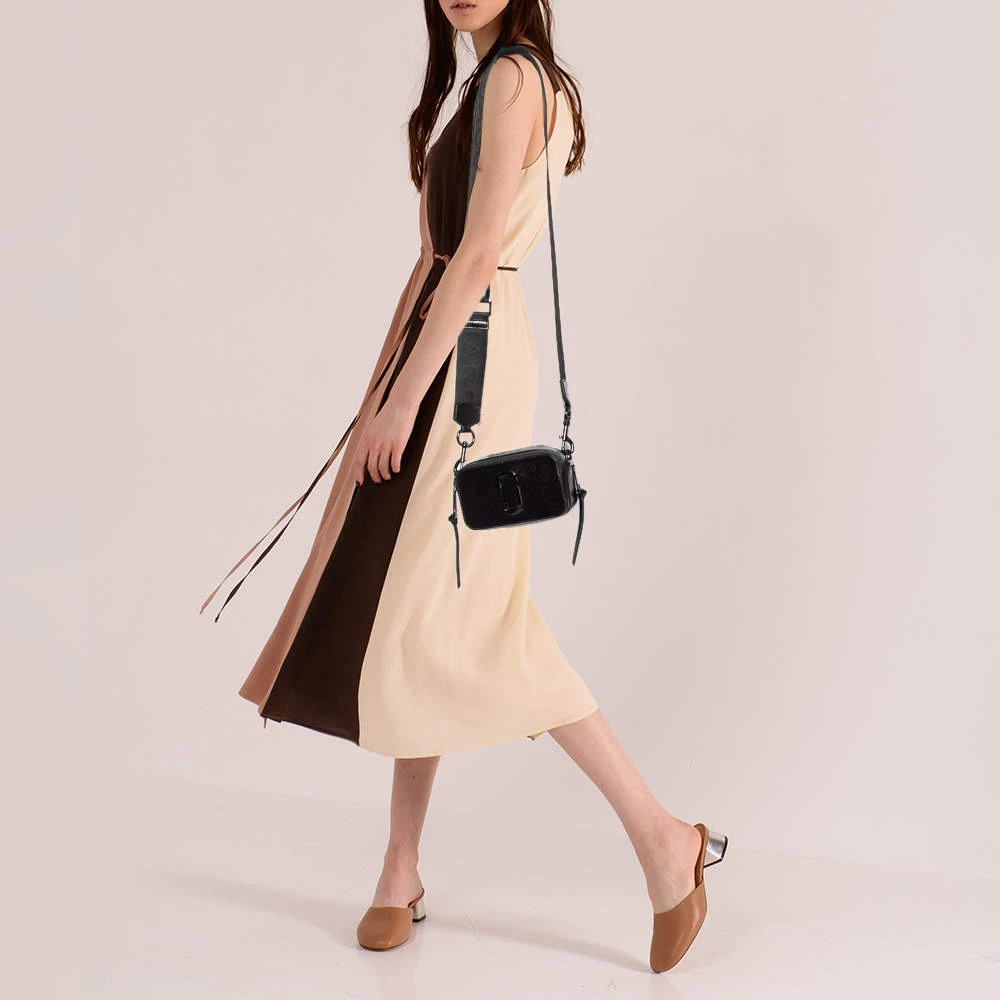 Marc Jacobs Black Glossy Leather Snapshot Camera Crossbody Bag For Women 2 Marc Jacobs Black Glossy Leather Snapshot Camera Crossbody Bag For Women - Image 2