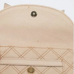 Marc Jacobs Beige Quilted Leather Bow Clutch For Women -Marc Jacobs shop luxury women marc jacobs used handbags p623033 004
