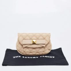 Marc Jacobs Beige Quilted Leather Bow Clutch For Women -Marc Jacobs shop luxury women marc jacobs used handbags p623033 011