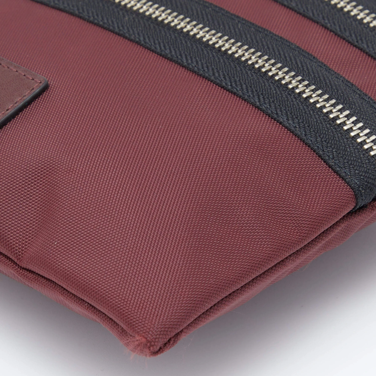 Marc Jacobs Burgundy Nylon And Leather Top Zip Clutch For Women 11 Marc Jacobs Burgundy Nylon And Leather Top Zip Clutch For Women - Image 11